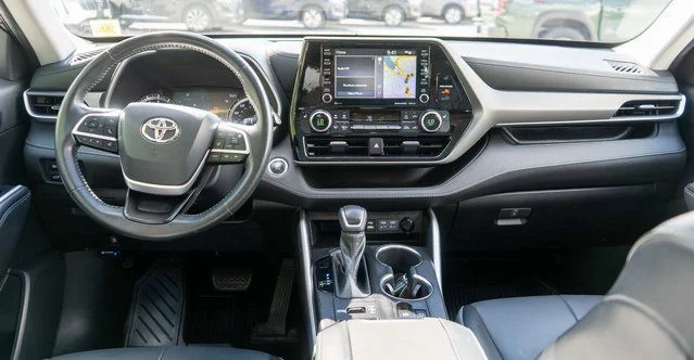 Used 2022 Gray Toyota XLE image 17