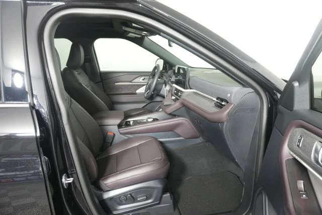 New 2027 Agate Black Metallic Ford Platinum™ image 32