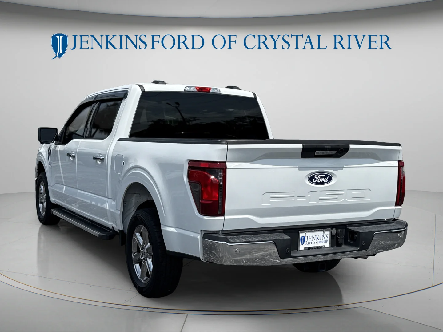 Used 2024 Oxford White Ford XLT image 9