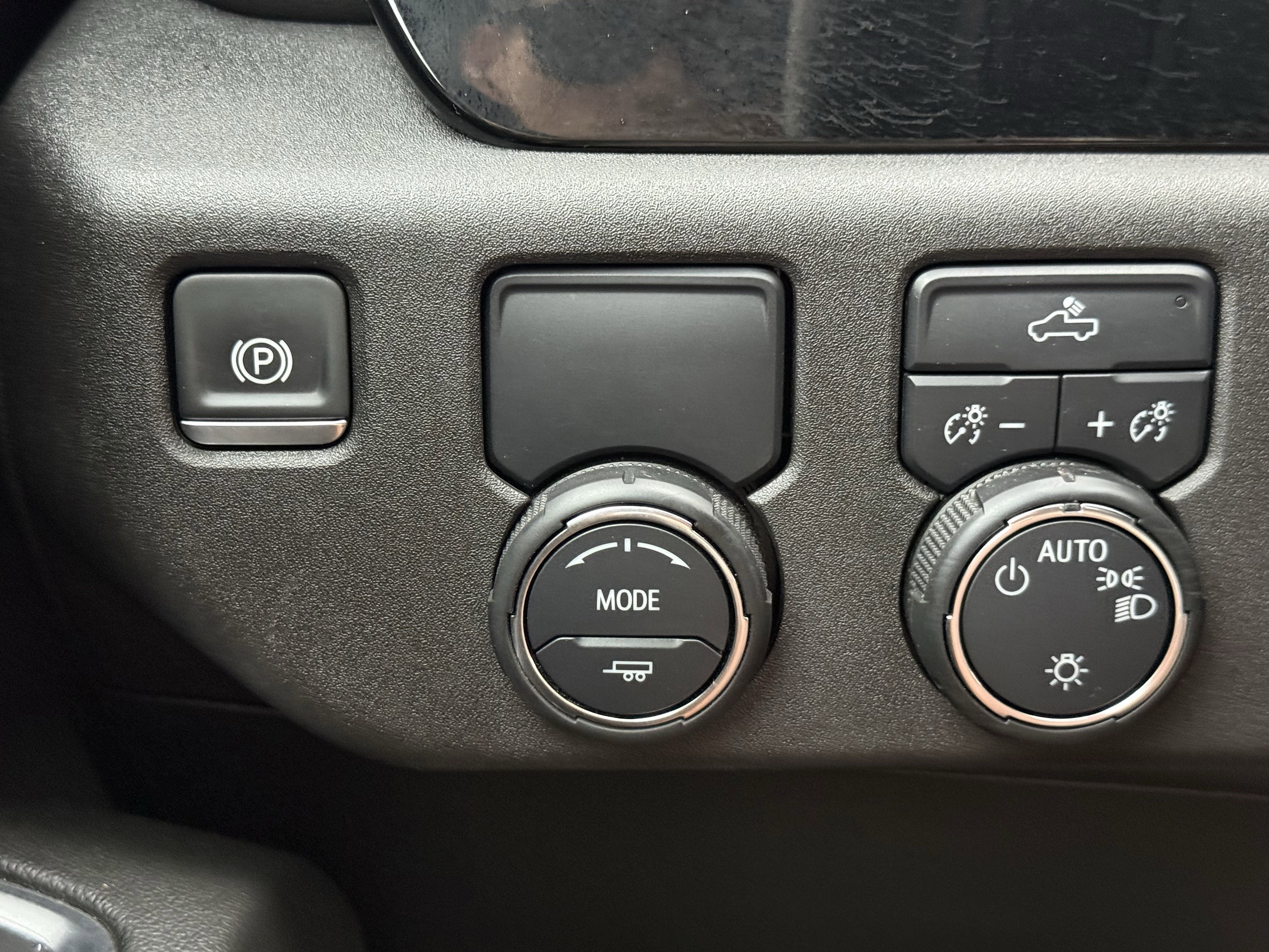 Used 2025 Sterling Gray Metallic Chevrolet  image 23
