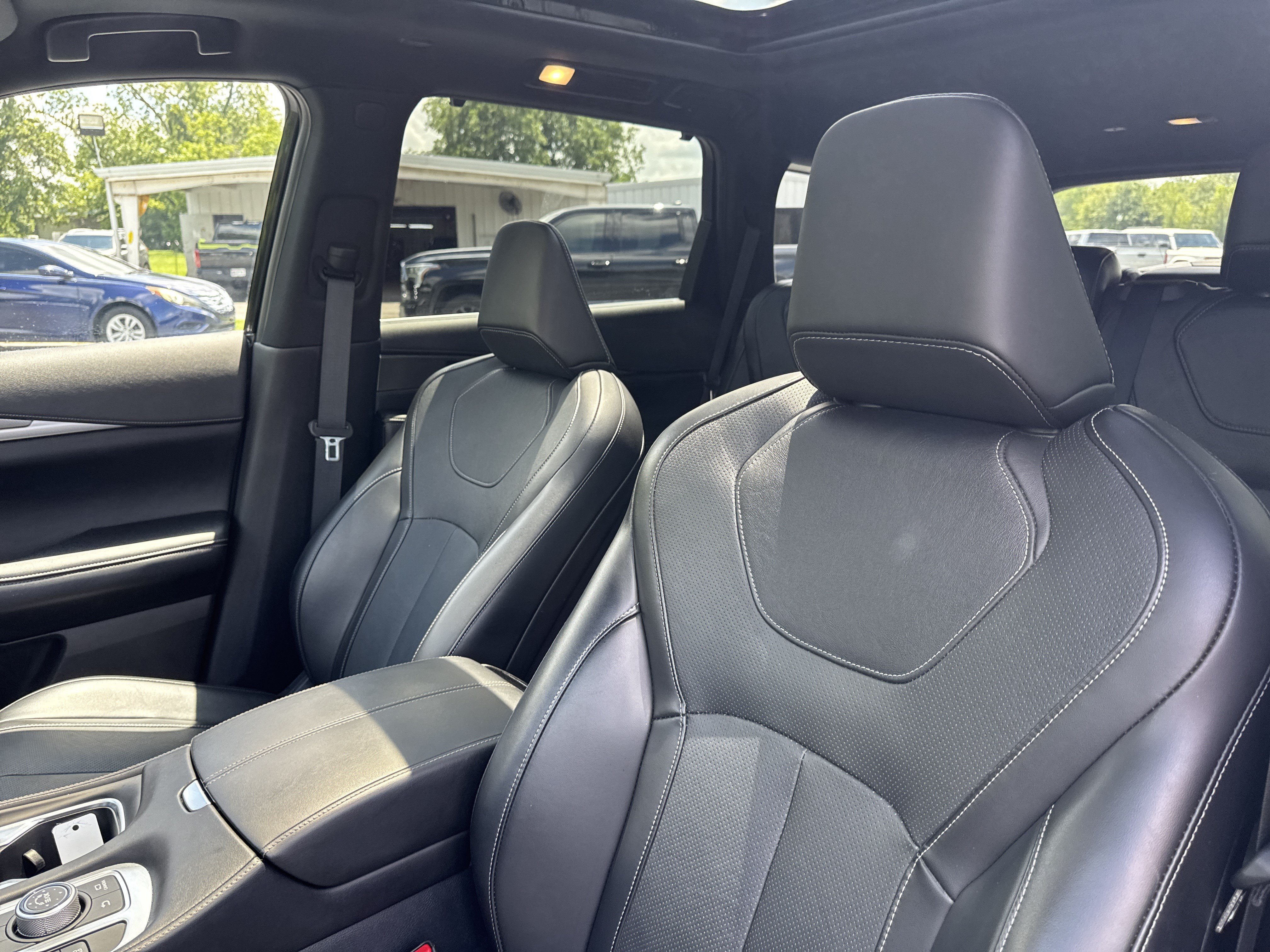 Used 2025 Mineral Black INFINITI LUXE image 15