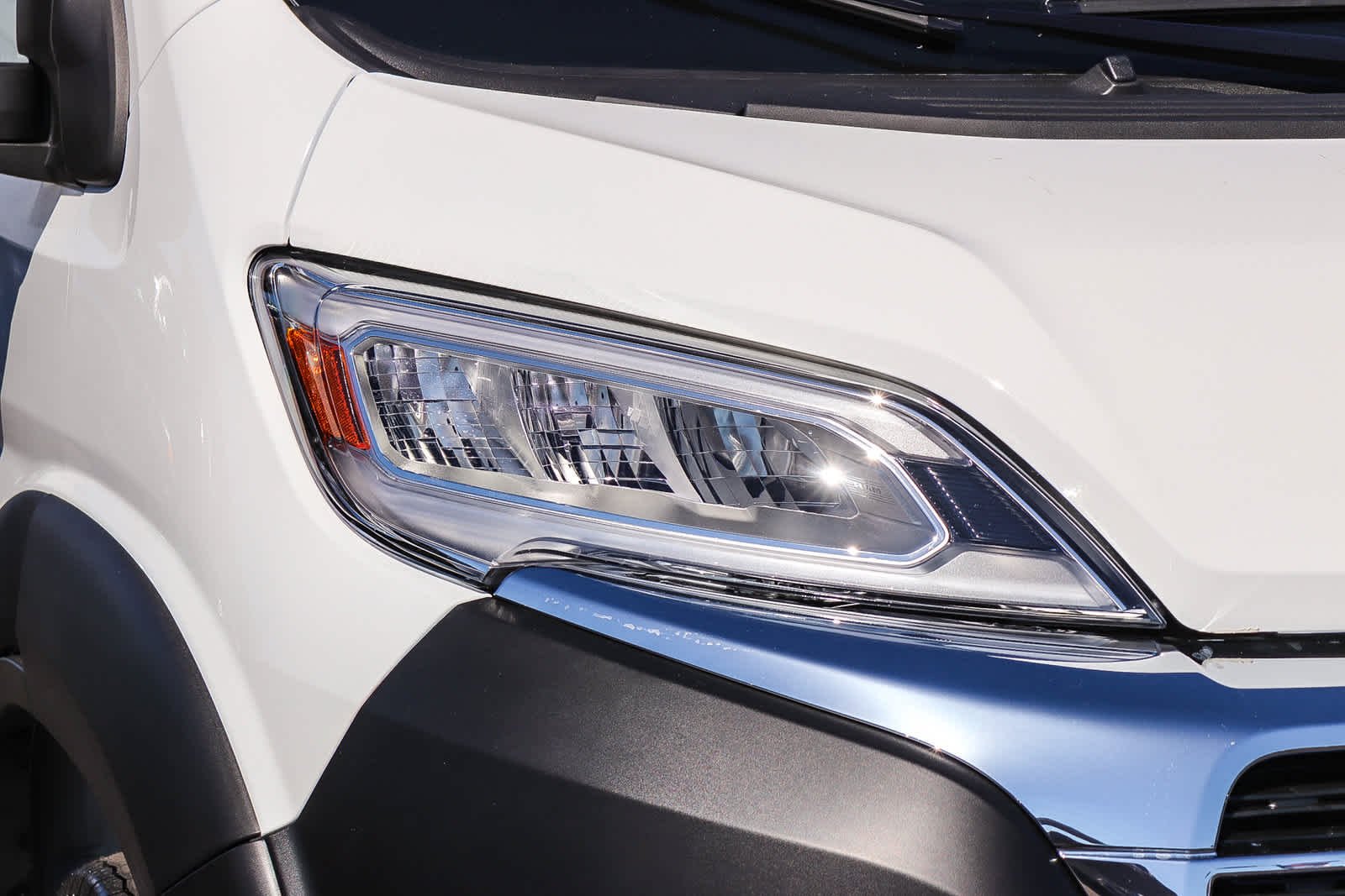New 2027 Bright White Clearcoat RAM SLT image 8