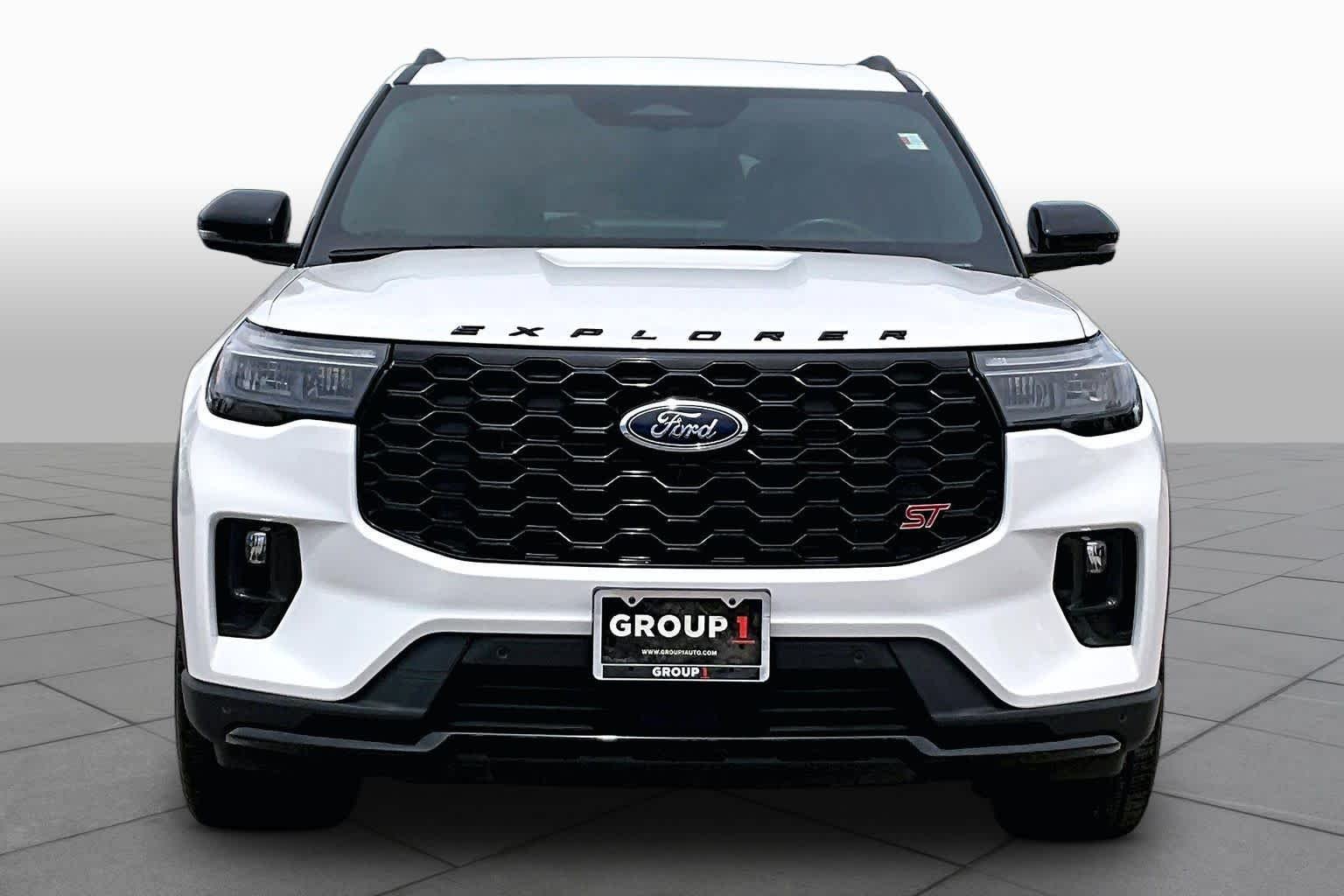 Used 2025 Star White Metallic Tri-Coat Ford ST image 4