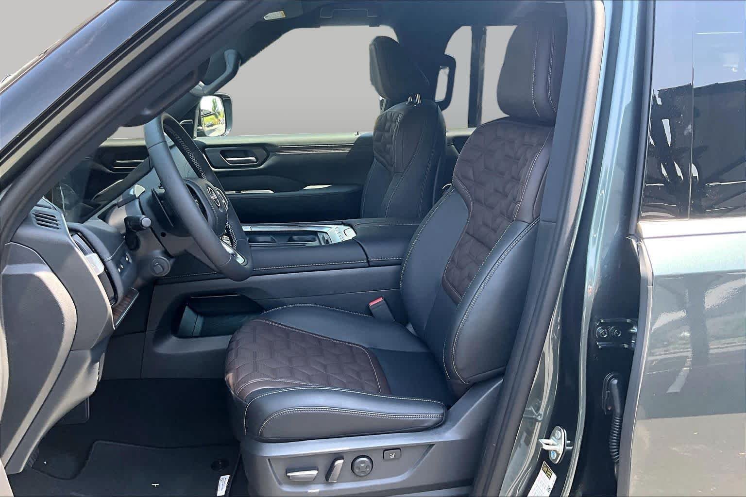New 2026 Alpine Metallic/Super Black Nissan Platinum Reserve image 9