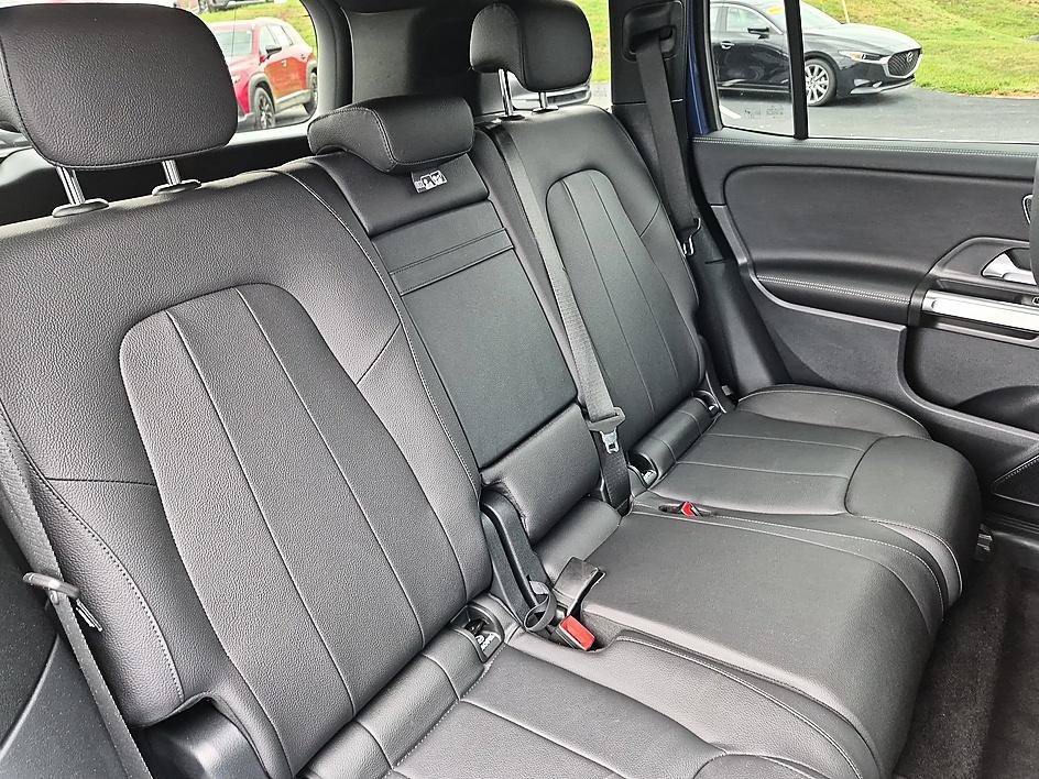 Used 2024 Blue Mercedes-Benz GLB 250 image 33