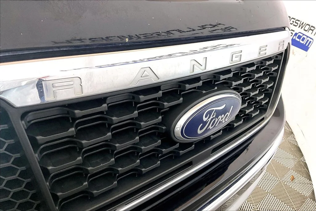 Used 2019 Shadow Black Ford XLT image 23