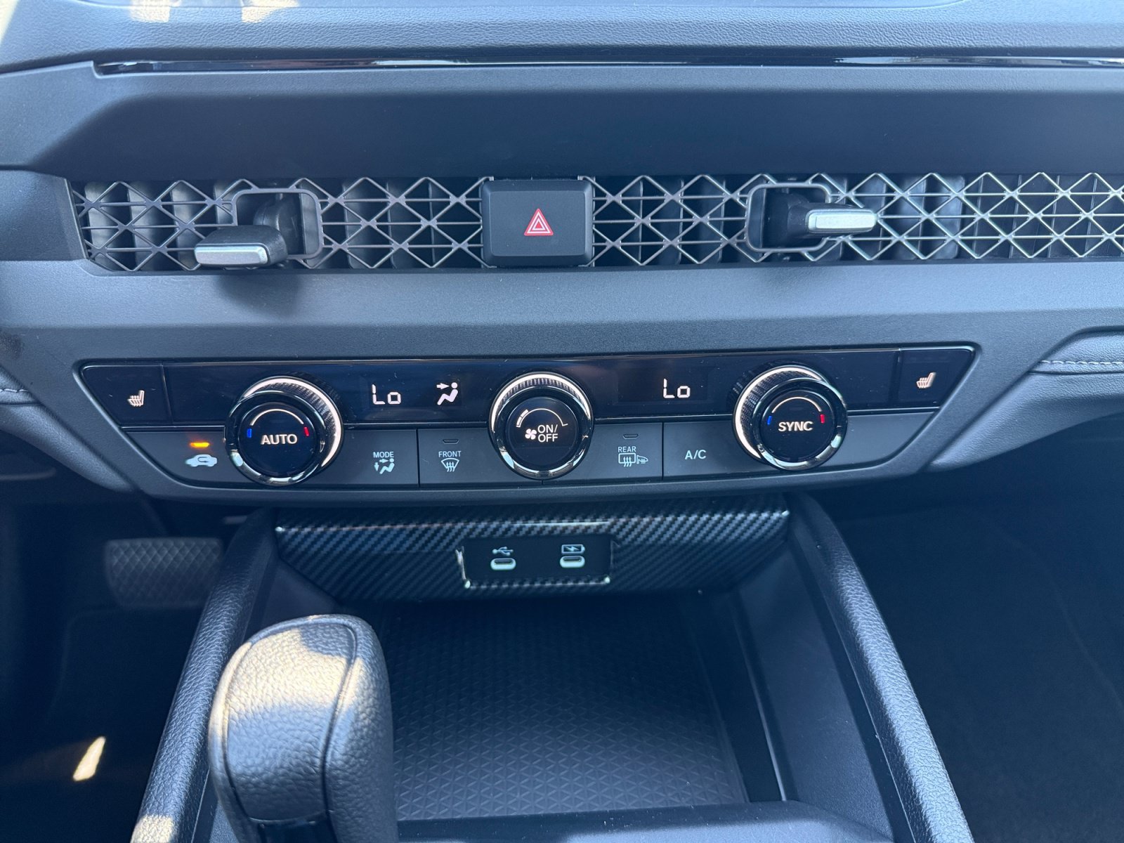 Used 2025 White Honda SE image 13
