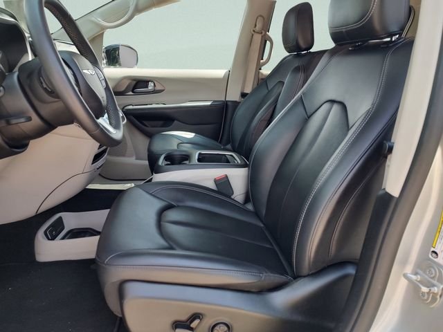 Used 2024 Silver Chrysler Touring L image 19
