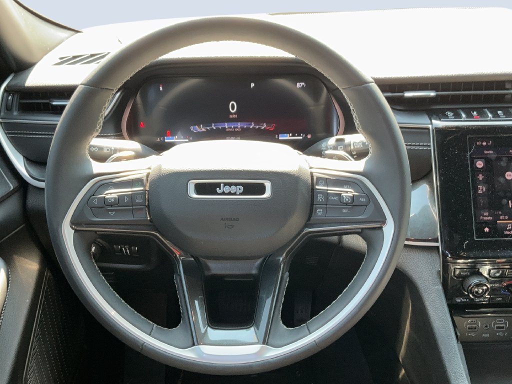 Used 2023 White Jeep Altitude image 11