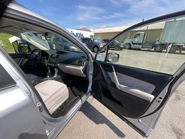 Used 2015 Silver Subaru 2.5i image 17