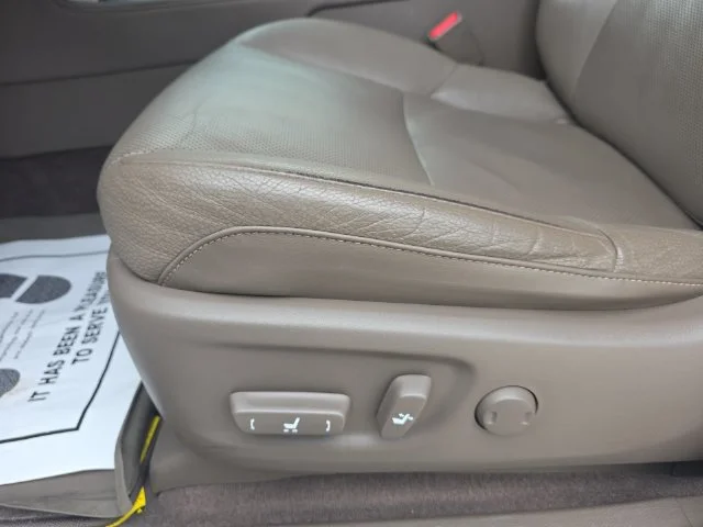 Used 2019 White Lexus 460 image 30