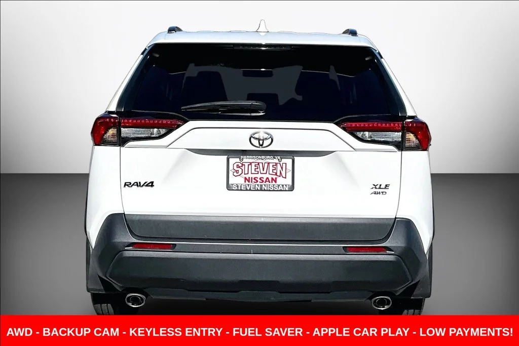 Used 2020 White Toyota XLE image 5