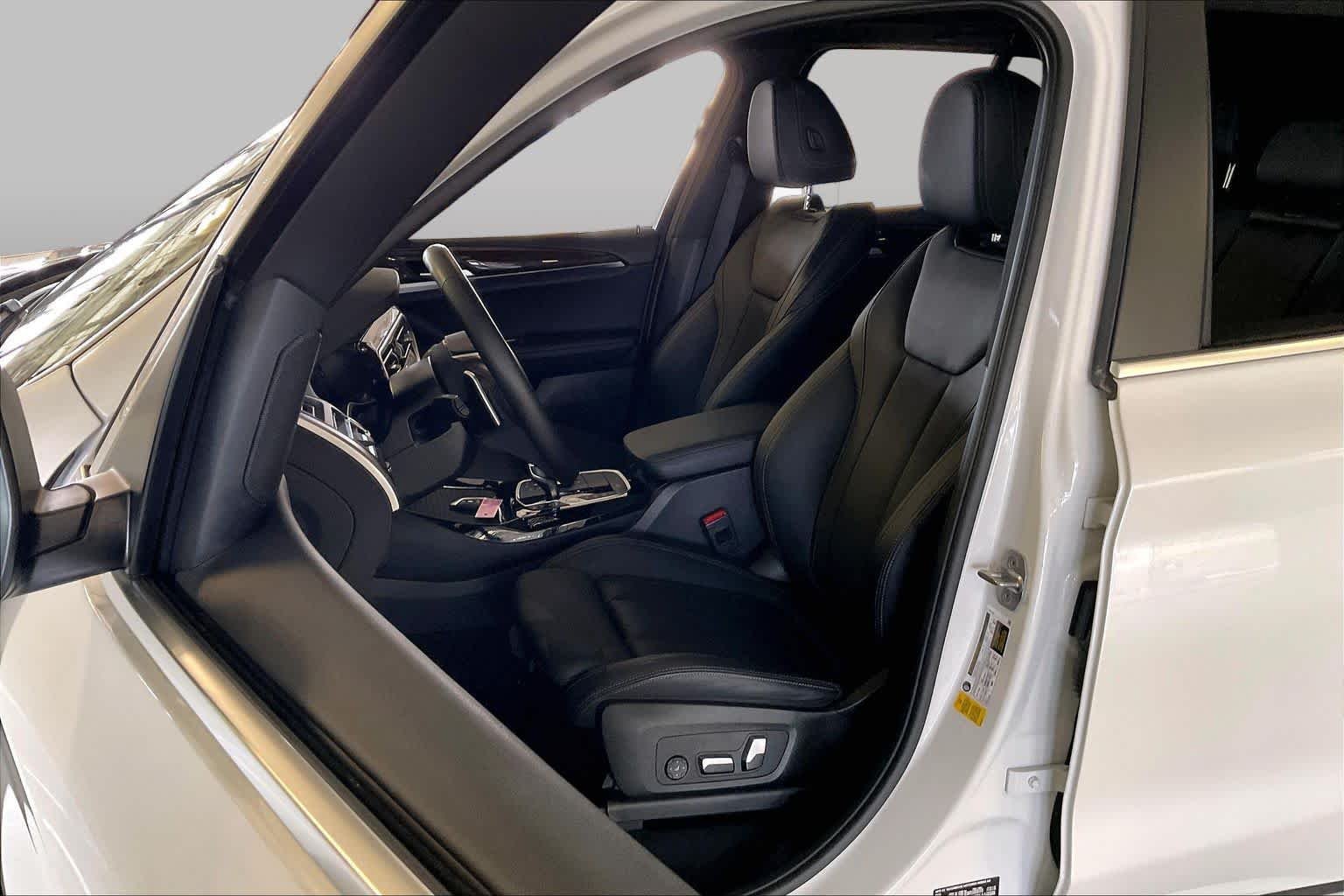 Used 2023 Mineral White Metallic BMW sDrive30i image 7