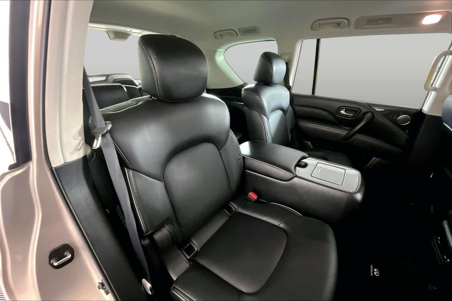 Used 2022 Champagne Quartz INFINITI LUXE image 19