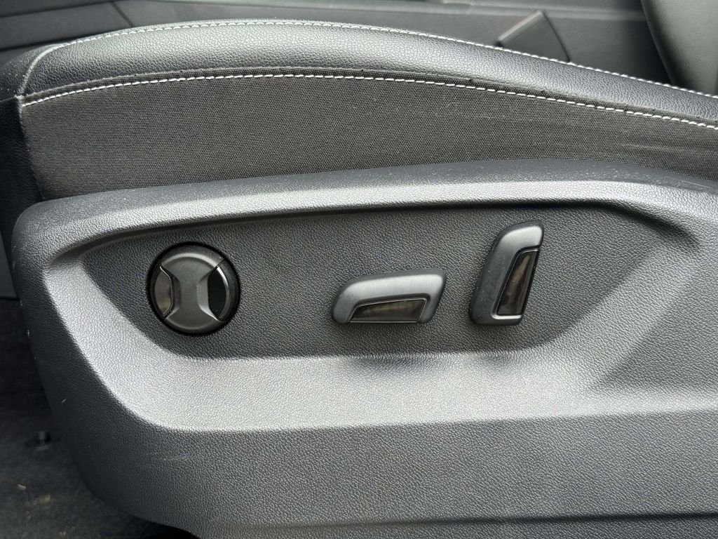 2023 Volkswagen Atlas SE w/Tech - Photo 14