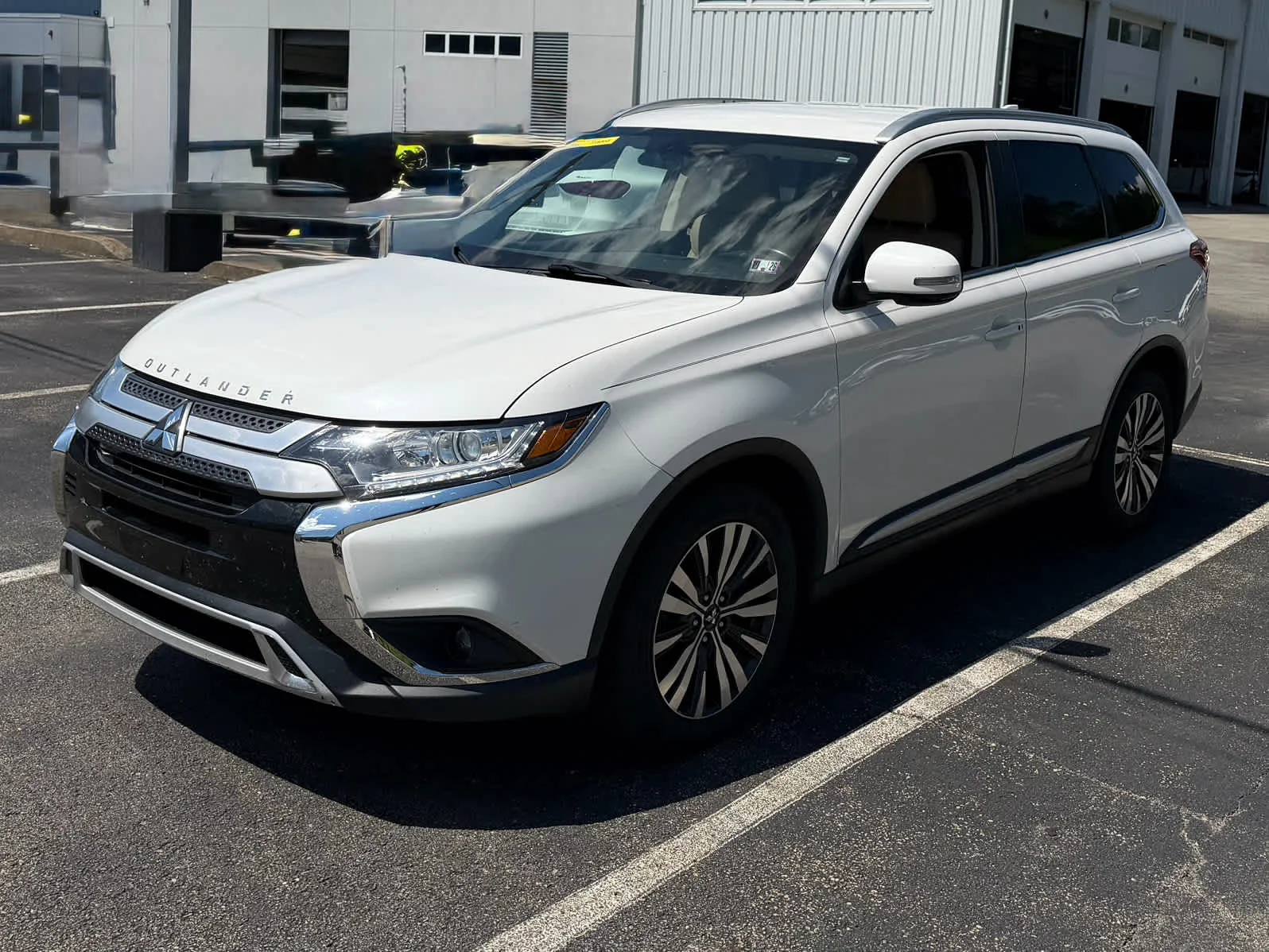 Used 2019 Pearl White Mitsubishi SEL image 2