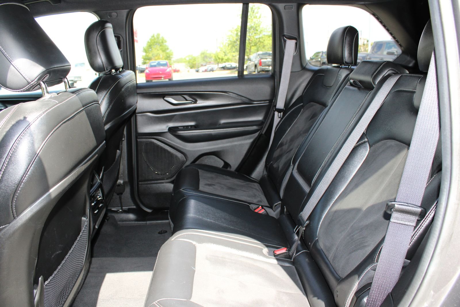 Used 2024 Gray Jeep Altitude image 7