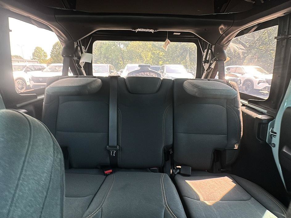 Used 2024 Earl Clearcoat Jeep Sport S image 35