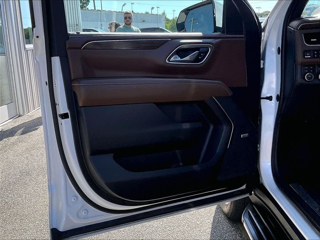 Used 2023 Beige Chevrolet High Country image 9