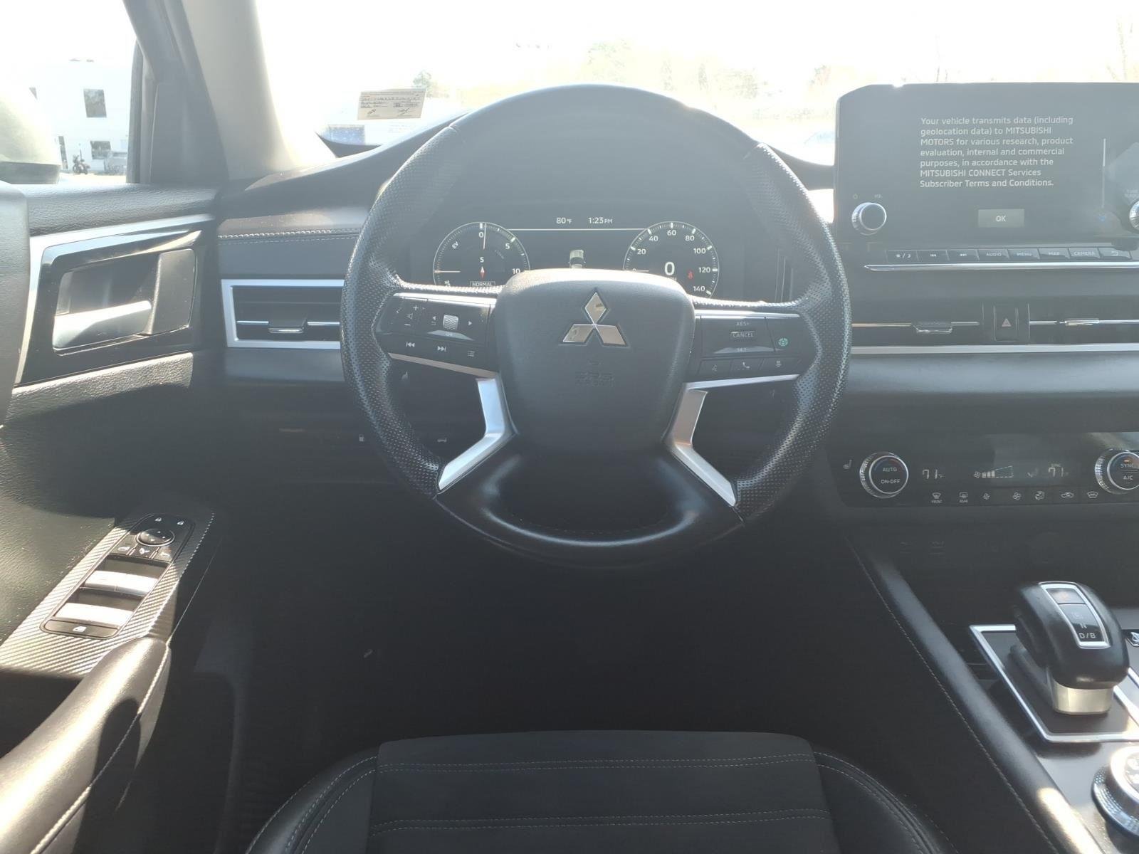 Used 2024 White Diamond/Black Roof Mitsubishi SE image 32
