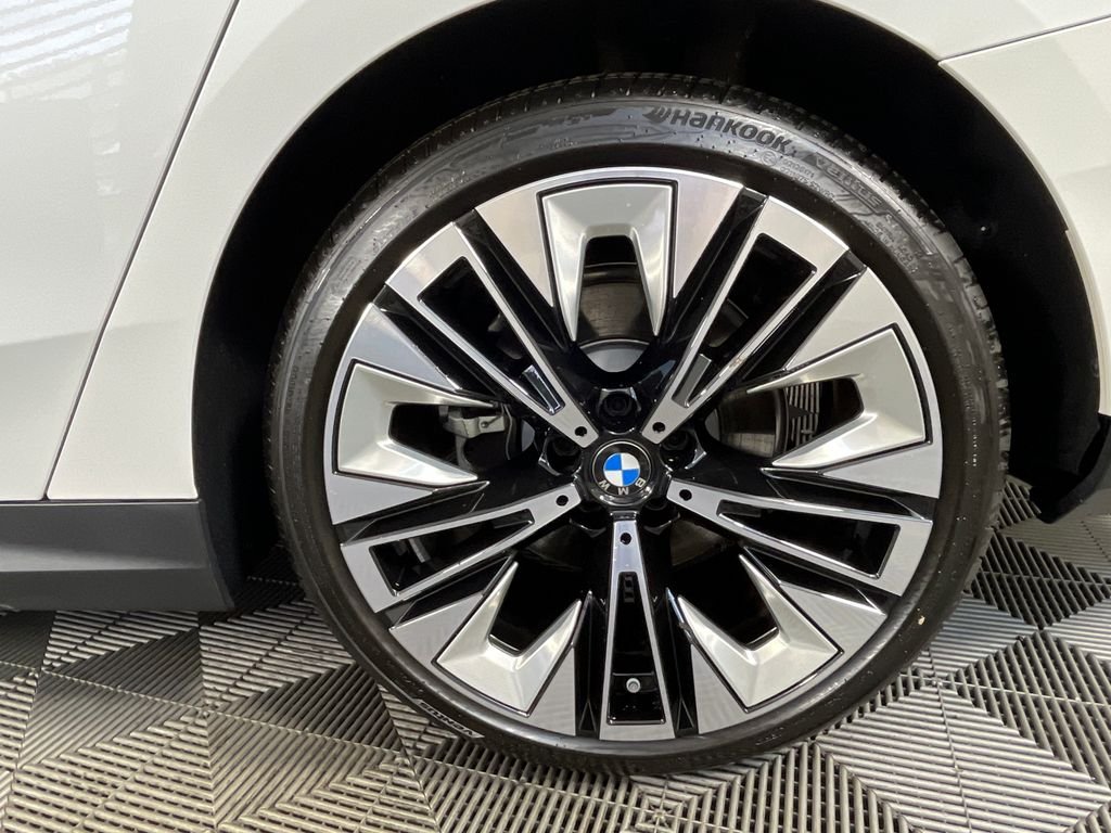 Used 2026 White BMW 530i xDrive image 17