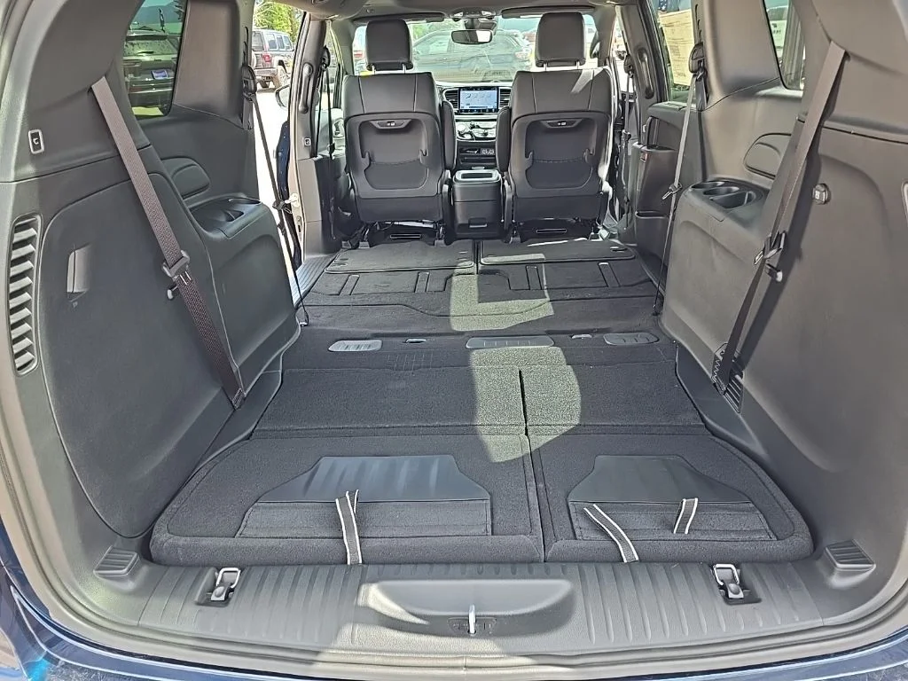 2025 Chrysler Pacifica Select - Photo 24