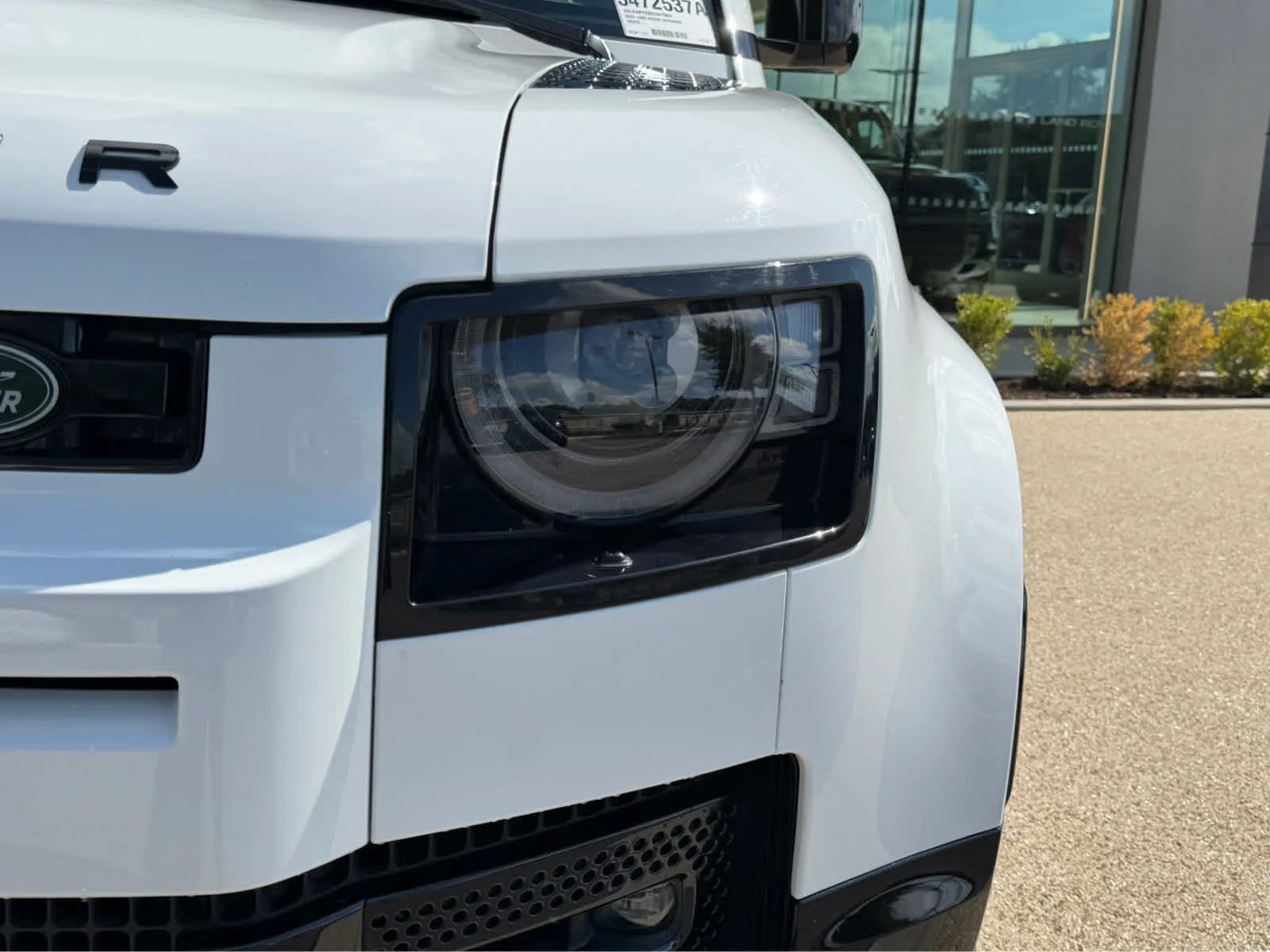 Certified Used 2025 Fuji White Land Rover V8 image 12