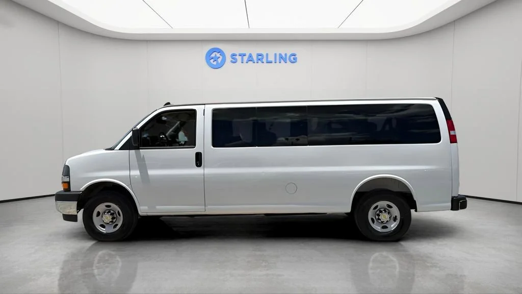 Used 2025 Summit White Chevrolet 1LT image 3