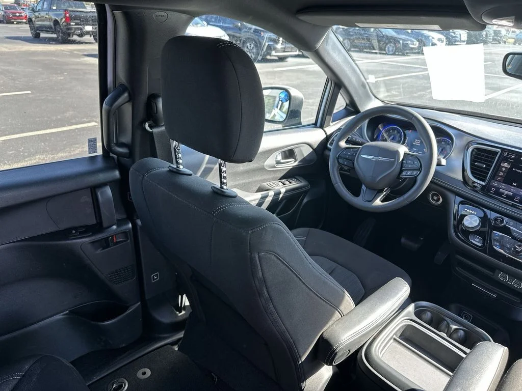 Used 2023 White Chrysler Touring image 15
