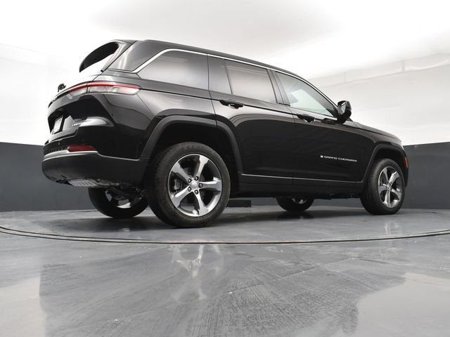 New 2026 Diamond Black Crystal Pearl-Coat Exterior Paint Jeep Limited image 24