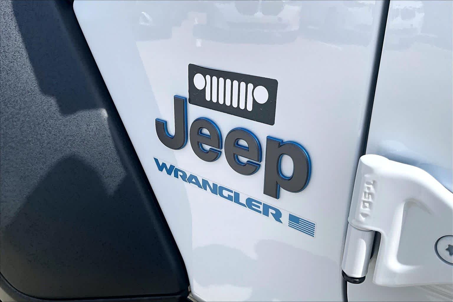 Used 2024 Bright White Clearcoat Jeep Rubicon image 9