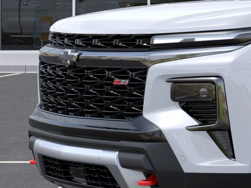 New 2026 White Chevrolet Z71 image 38