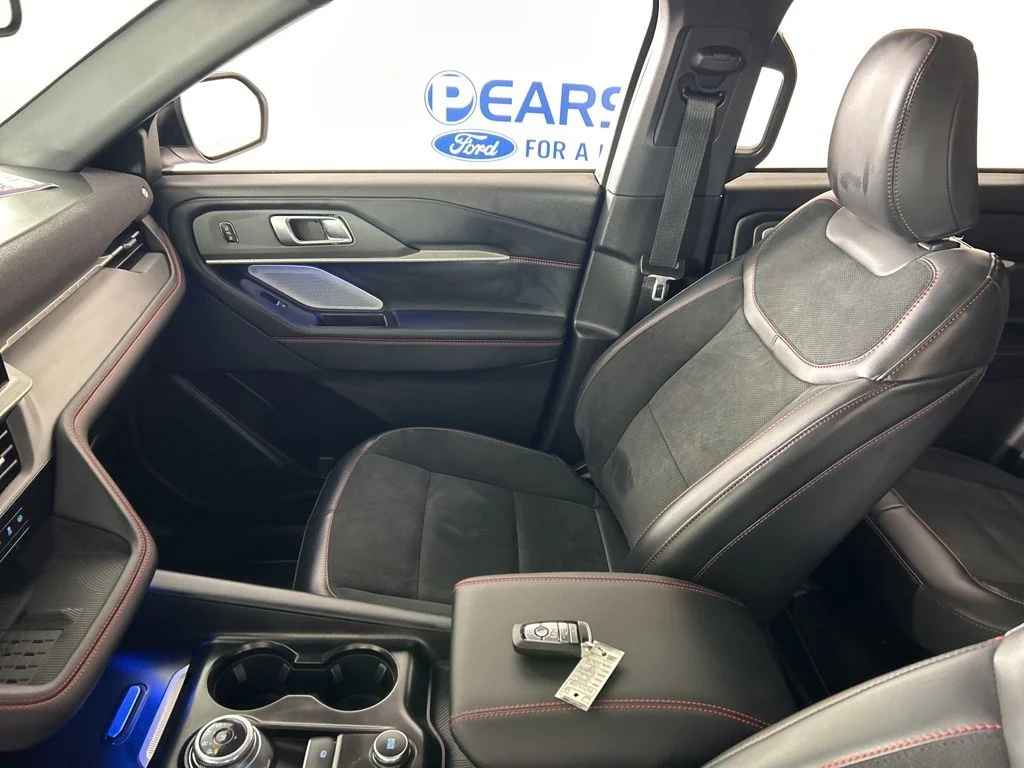 2025 Ford Explorer ST - Photo 30