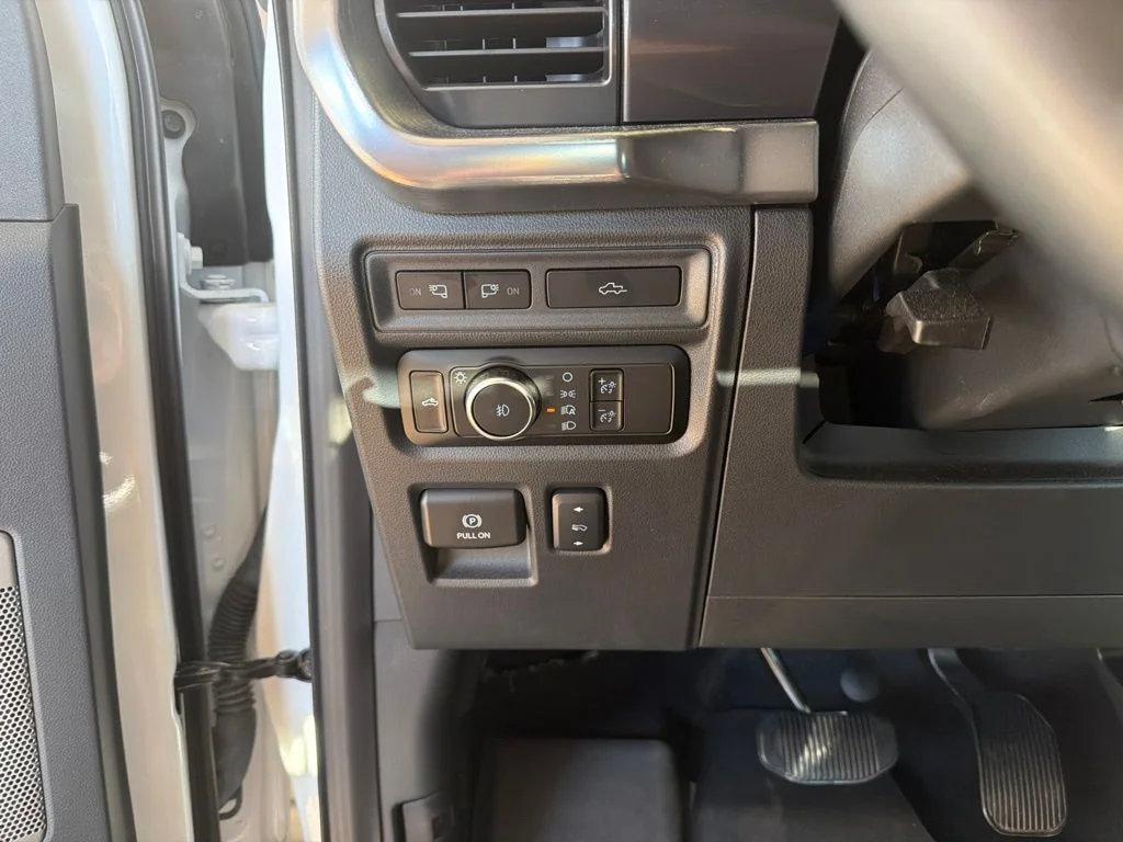 Used 2023 White Ford Lariat image 19