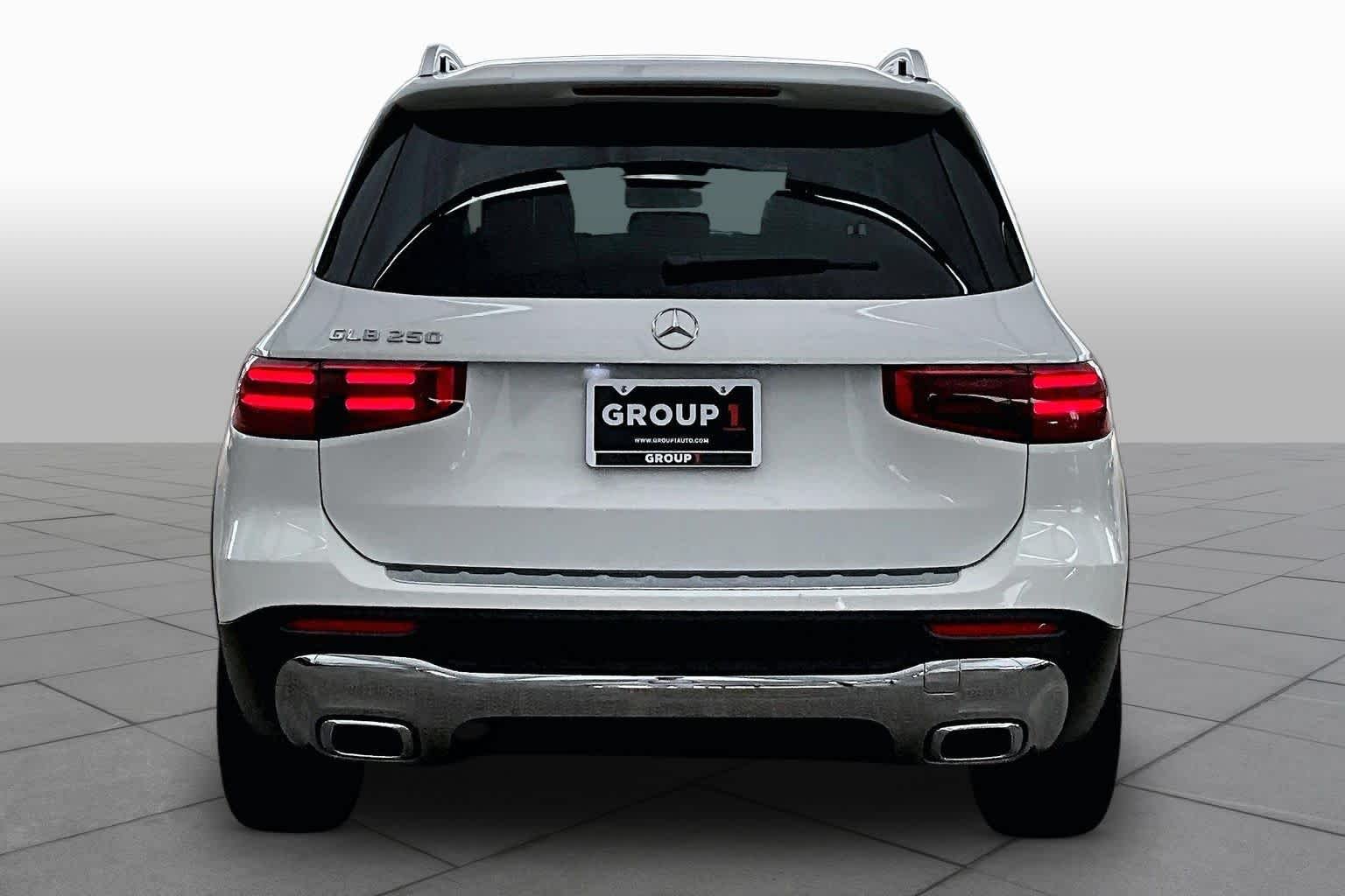Certified Used 2025 Polar White Mercedes-Benz GLB 250 image 5
