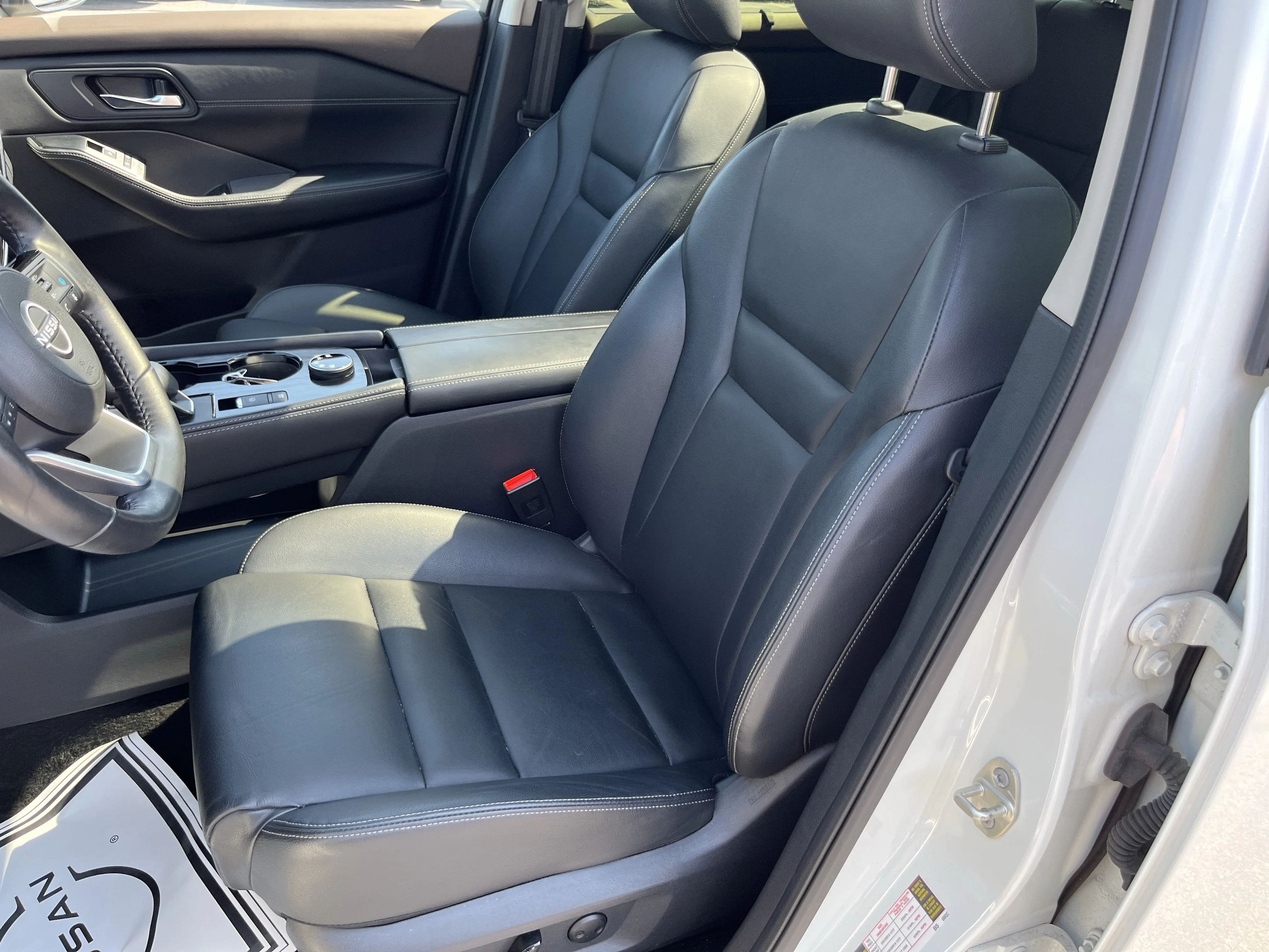 Used 2023 Pearl White Nissan SL image 16