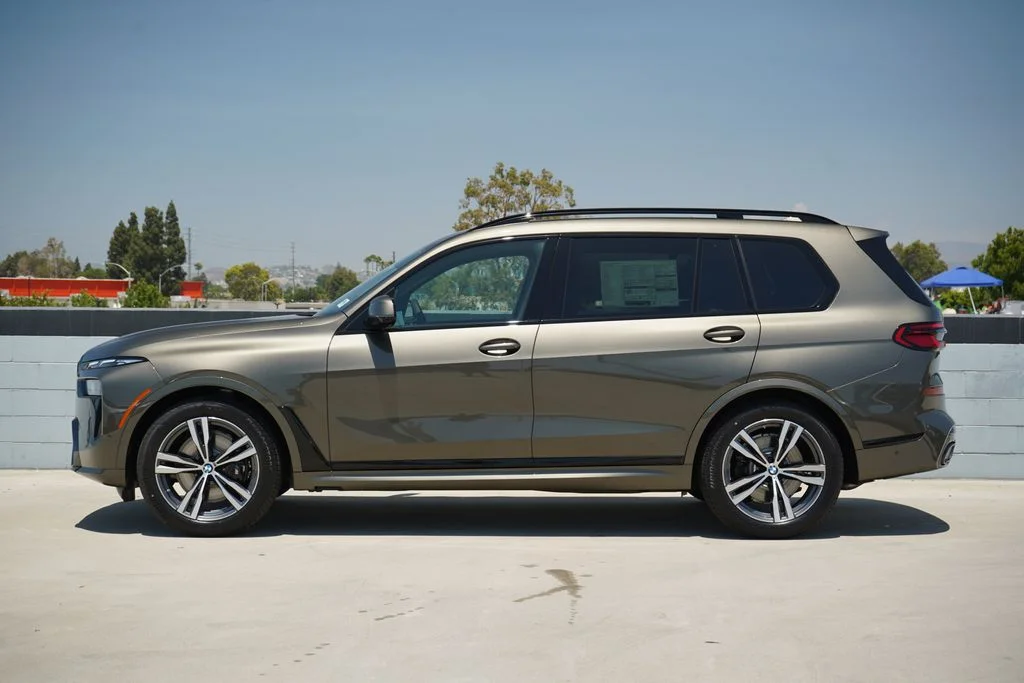 New 2027 Manhattan Green Metallic BMW xDrive40i image 4