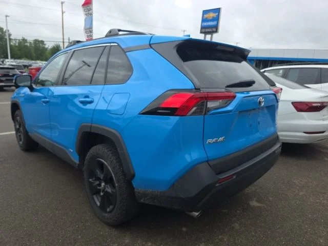 Used 2020 Blue Toyota LE image 10