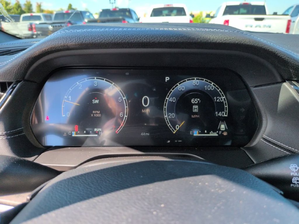 New 2027 White Jeep Laredo Altitude image 24