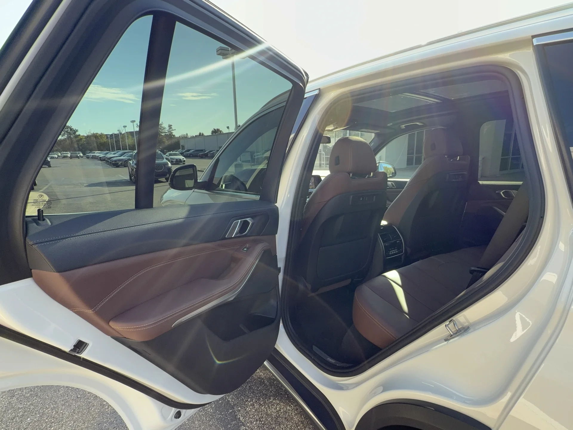 Used 2022 Alpine White BMW xDrive40i image 26