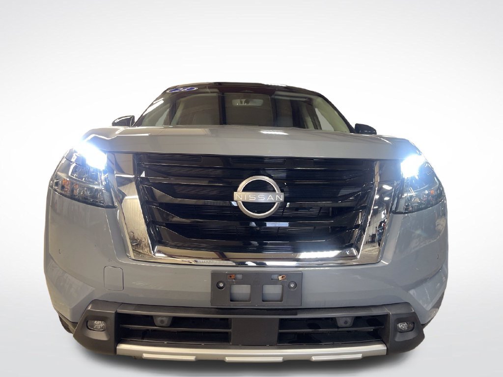 Used 2024 Gray Nissan SL image 9