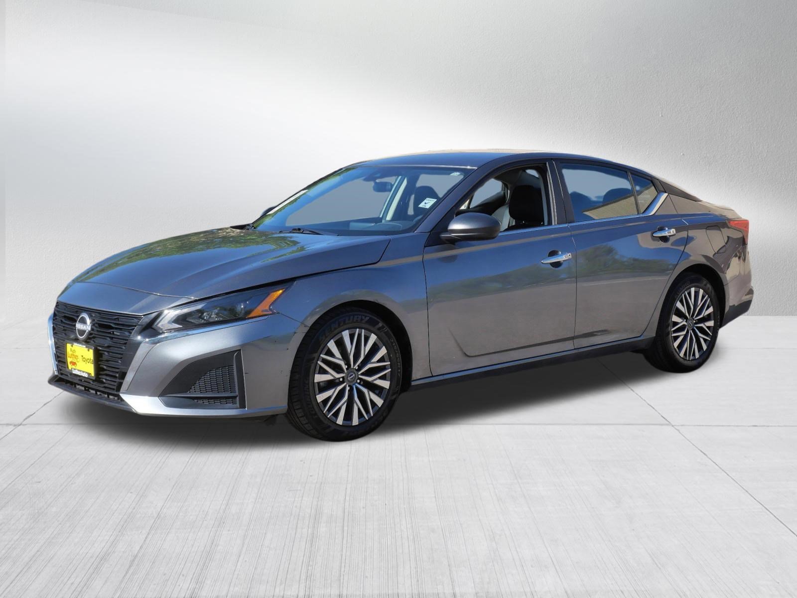 Used 2025 Gun Metallic Nissan SV image 3