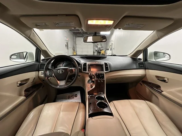 Used 2014 White Toyota XLE image 22