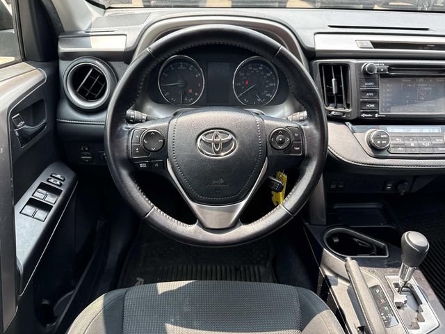 Used 2016 White Toyota XLE image 18