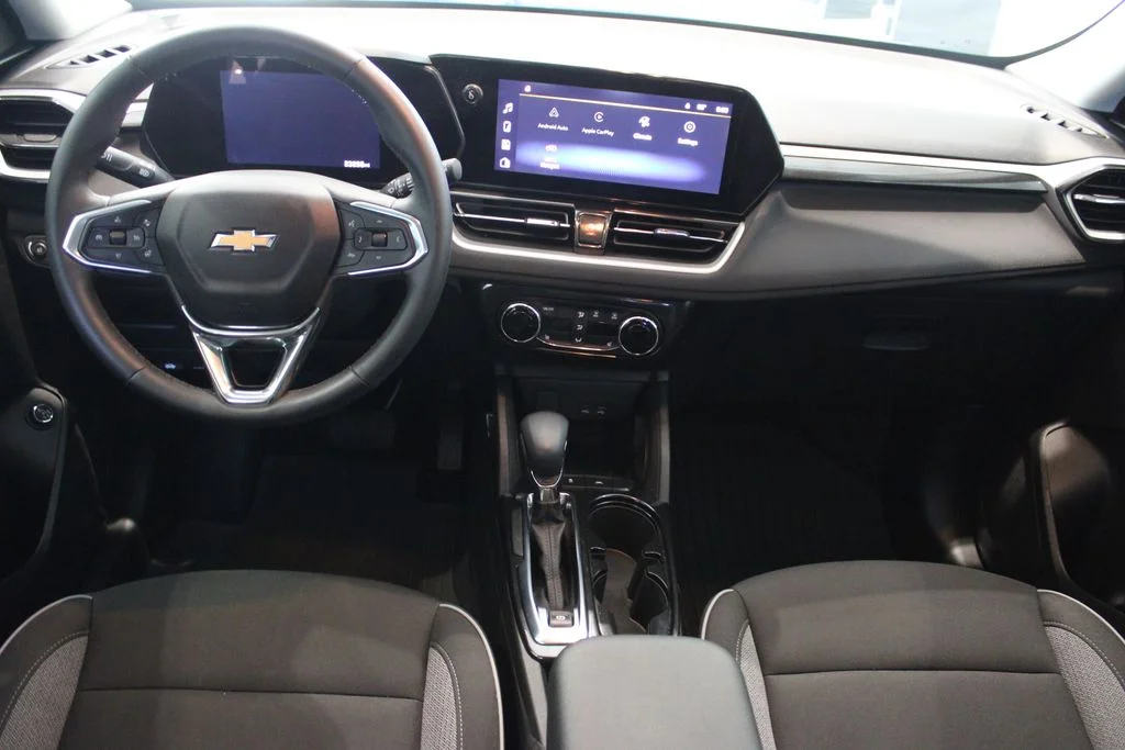 Used 2025 White Chevrolet LT image 7