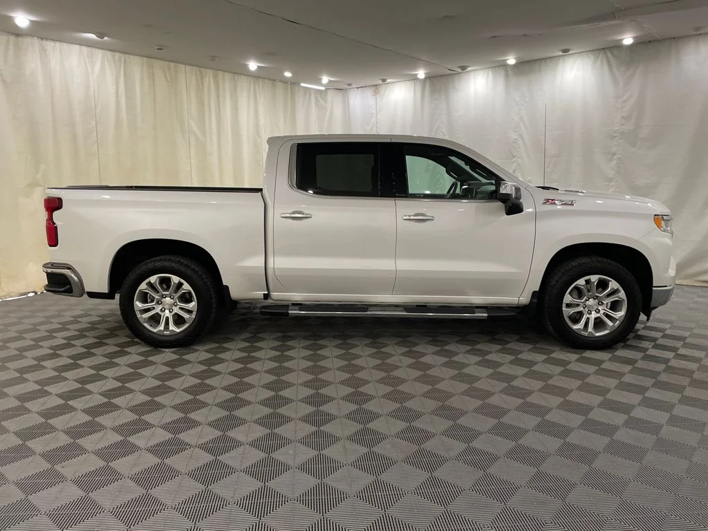 Used 2024 Iridescent Pearl Tricoat Chevrolet LTZ image 4