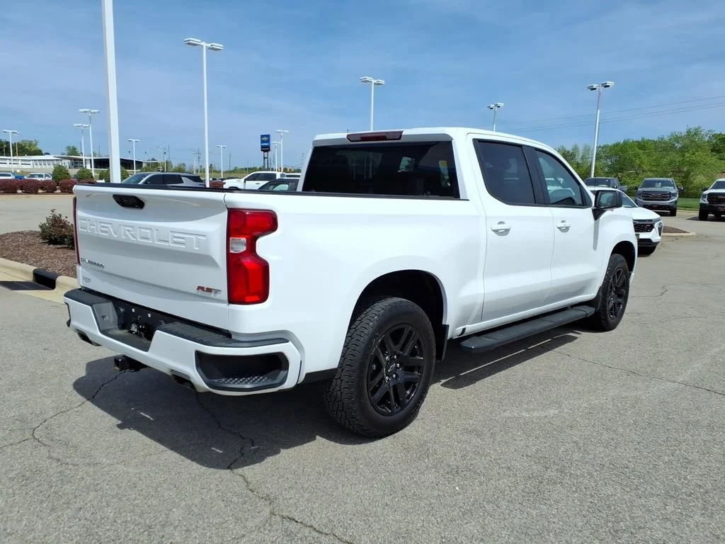 Used 2023 Summit White Chevrolet RST image 3