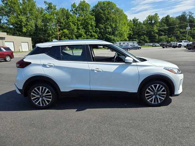 Used 2024 White Nissan SV image 9