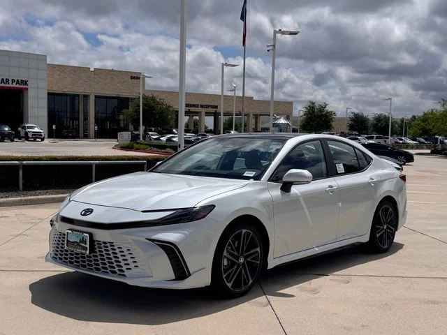 New 2026 Wind Chill Pearl <sup>1</sup> Toyota  XSE image 7