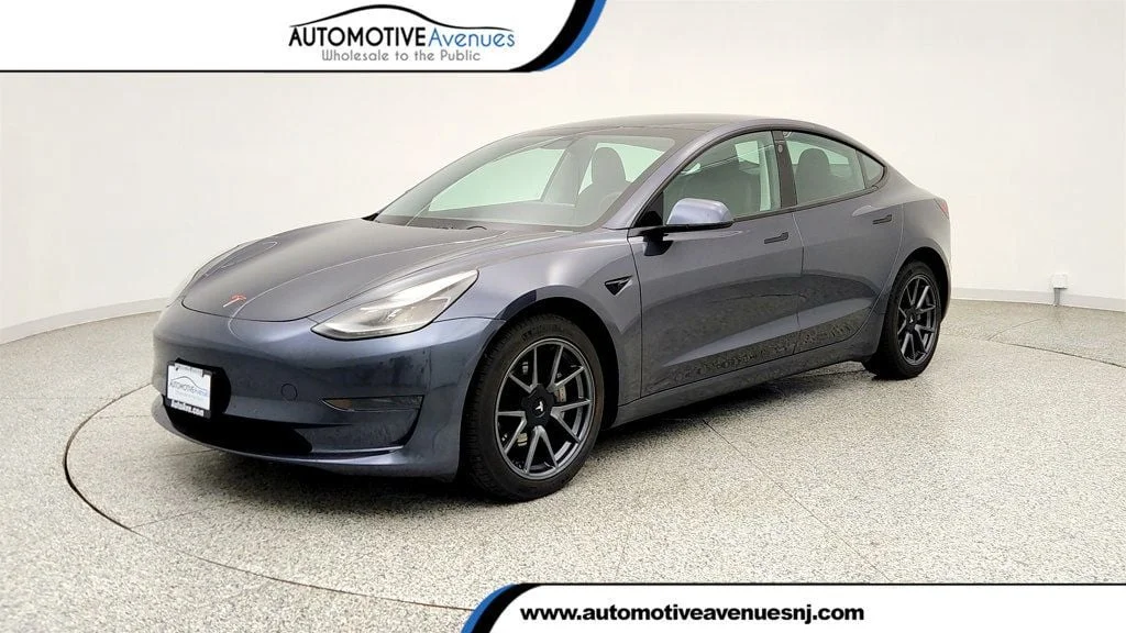 2021 Tesla Model 3 Standard Range Plus's photo